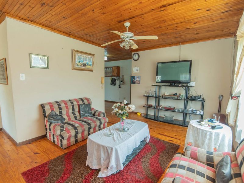 House For Sale in Heath Park - Photo 7