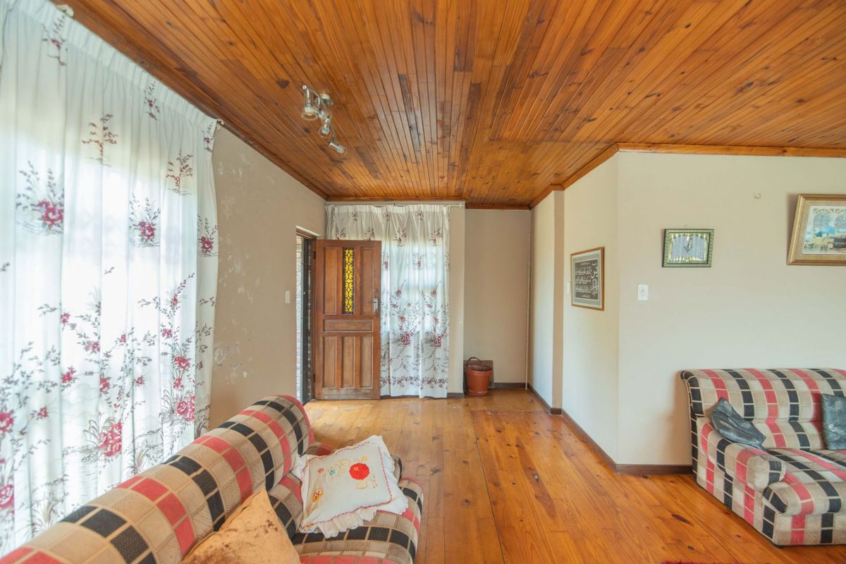 House For Sale in Heath Park - Photo 4