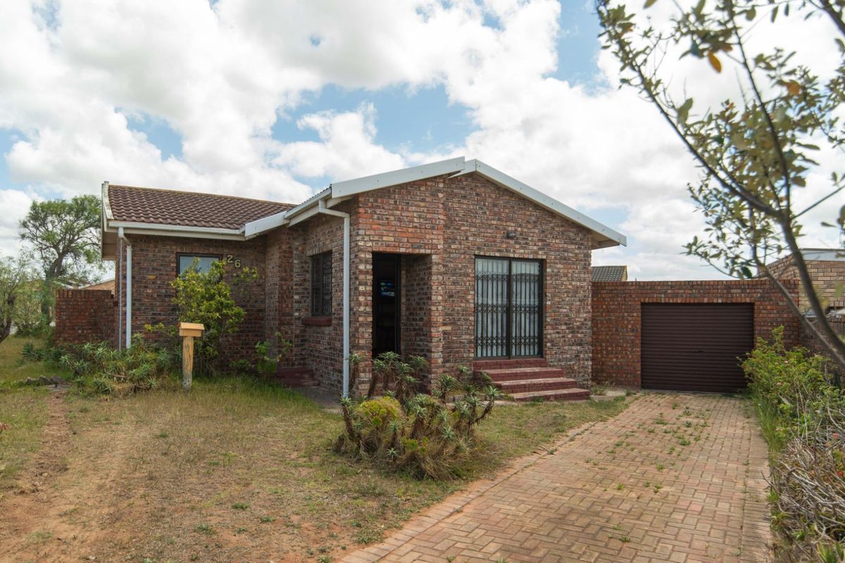 House For Sale in Heath Park - Photo 3