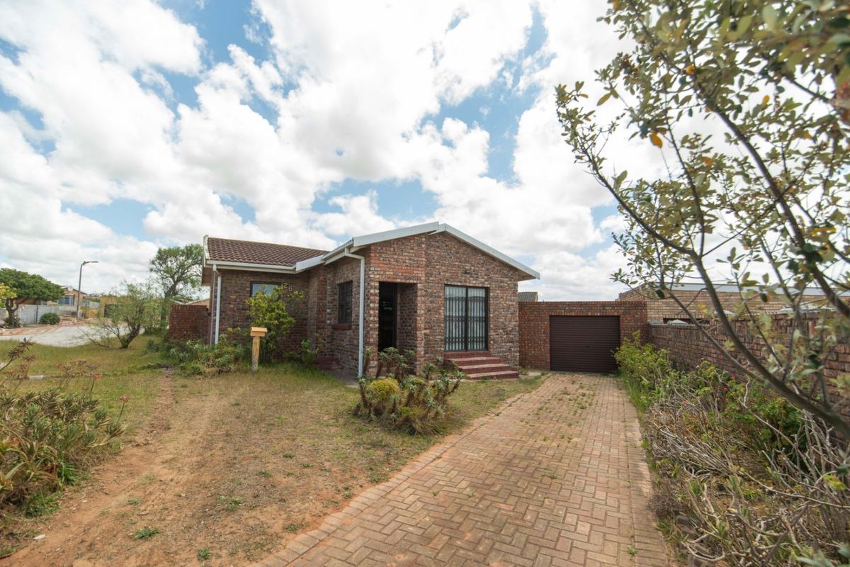 House For Sale in Heath Park - Photo 2