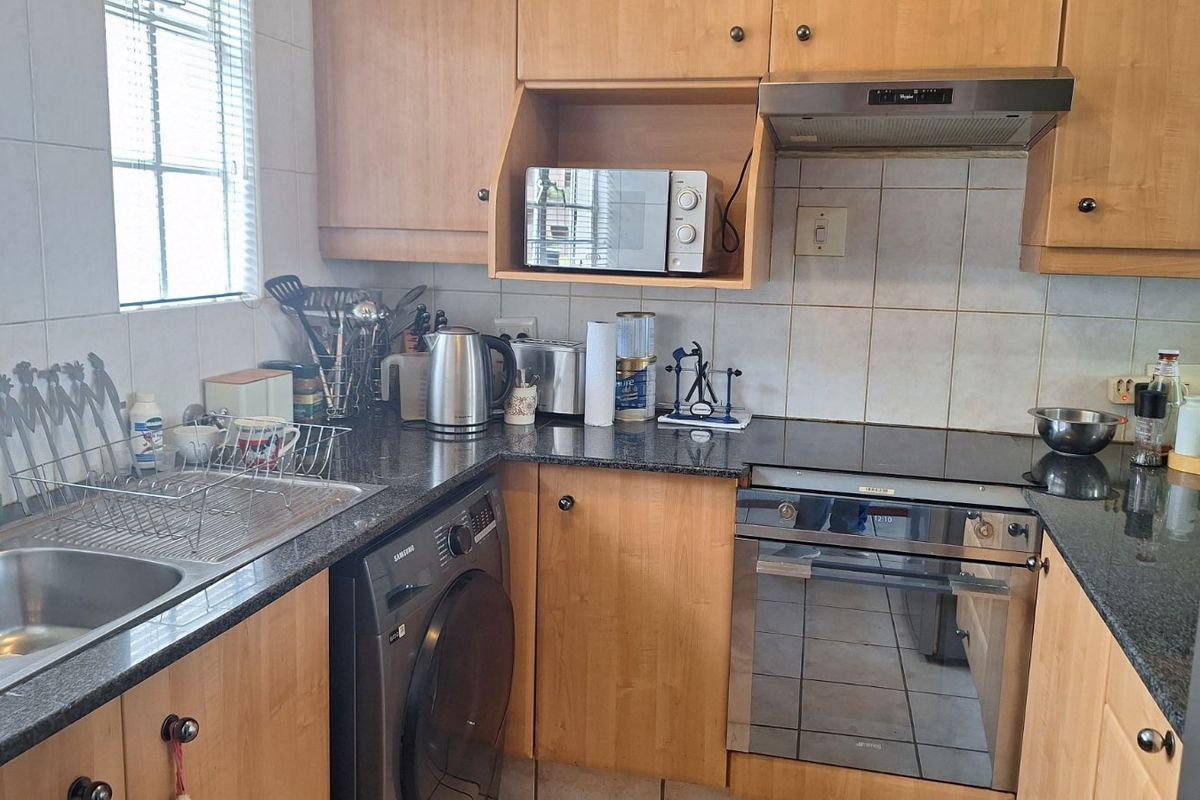 Townhouse For Sale in Sterrewag - Photo 2