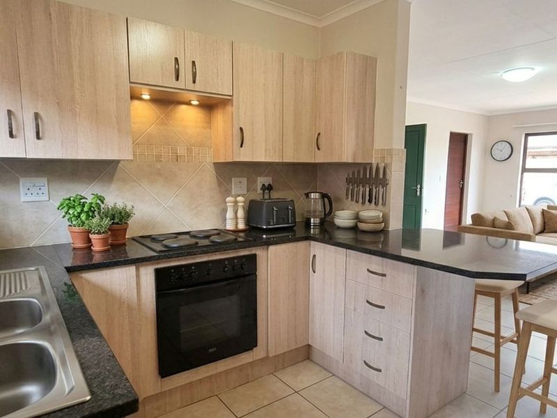 Townhouse For Sale in Eldoraigne - Photo 3