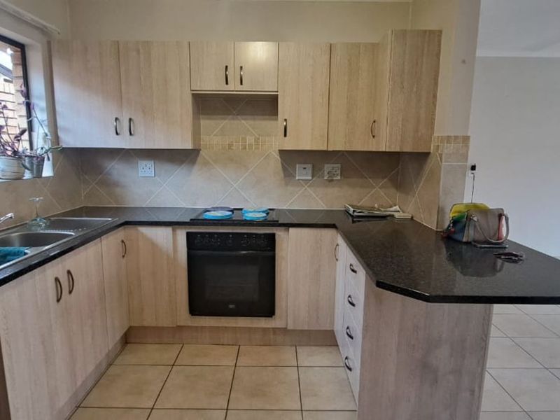 Townhouse For Sale in Eldoraigne - Photo 4