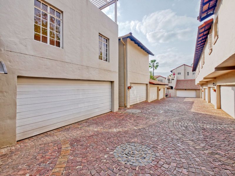 Apartment For Sale in Oaklands - Photo 2