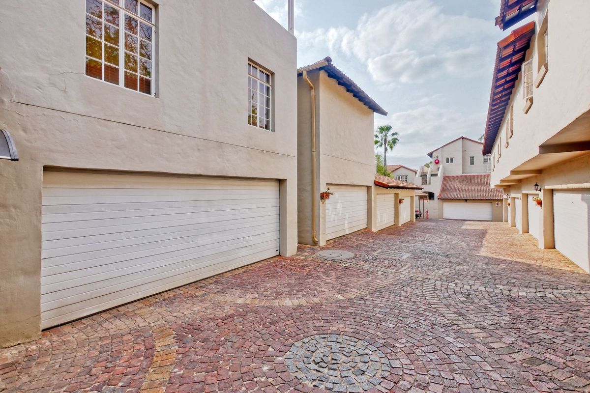 Apartment For Sale in Oaklands - Photo 2