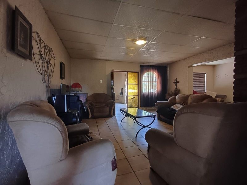 House For Sale in Orkney Park - Photo 4