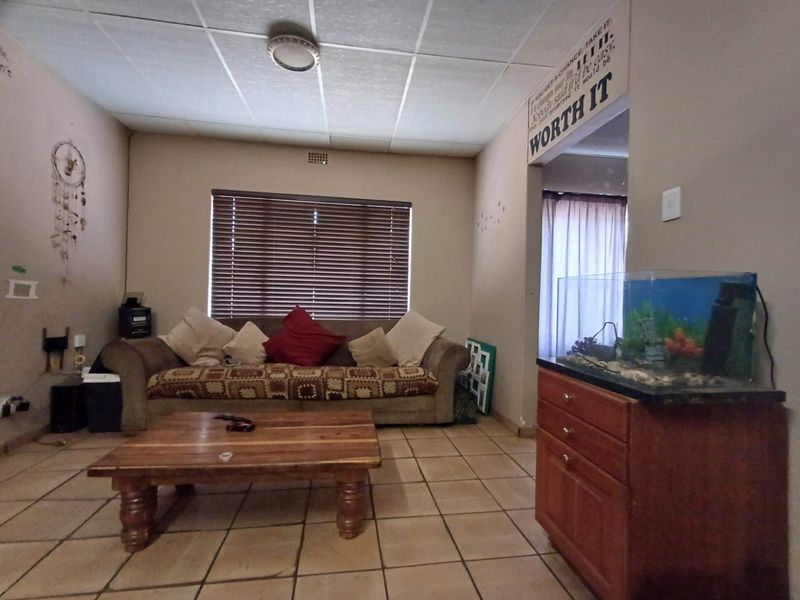 House For Sale in Orkney Park - Photo 7