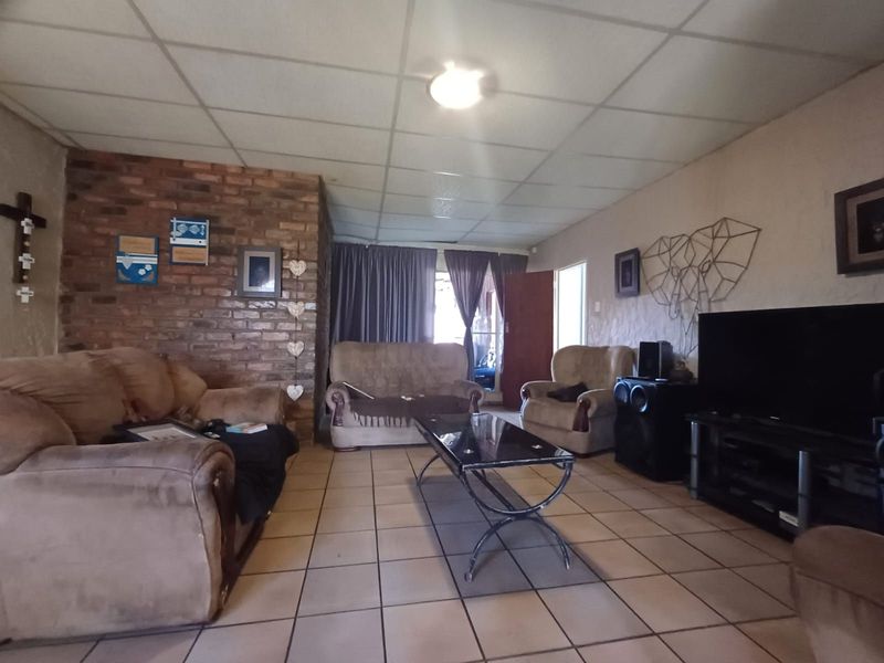 House For Sale in Orkney Park - Photo 6