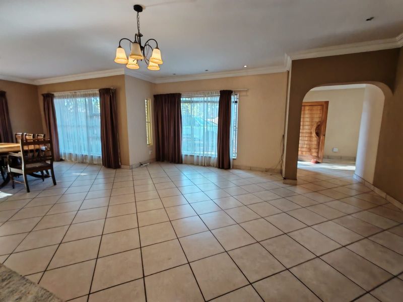 House For Sale in Eldoraigne - Photo 6