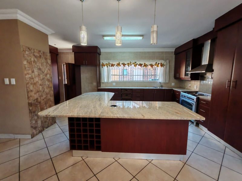 House For Sale in Eldoraigne - Photo 4