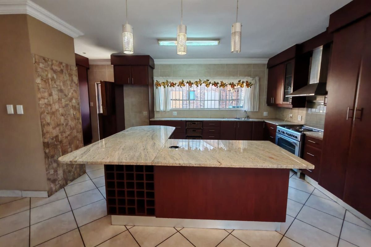 House For Sale in Eldoraigne - Photo 4