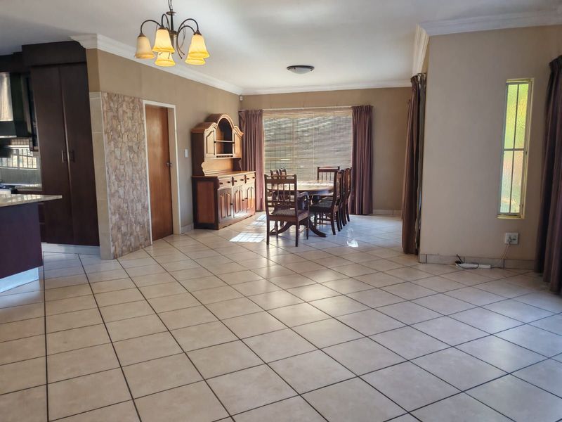 House For Sale in Eldoraigne - Photo 3