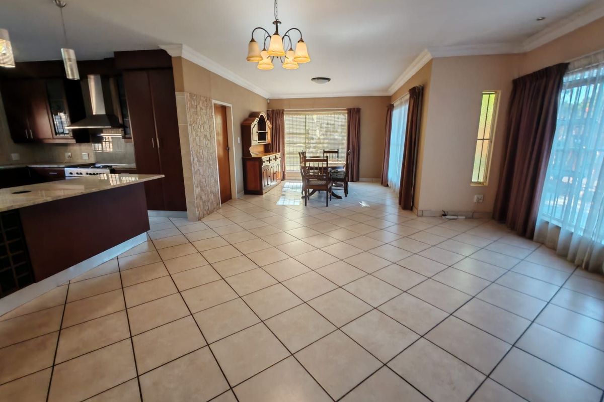 House For Sale in Eldoraigne - Photo 2