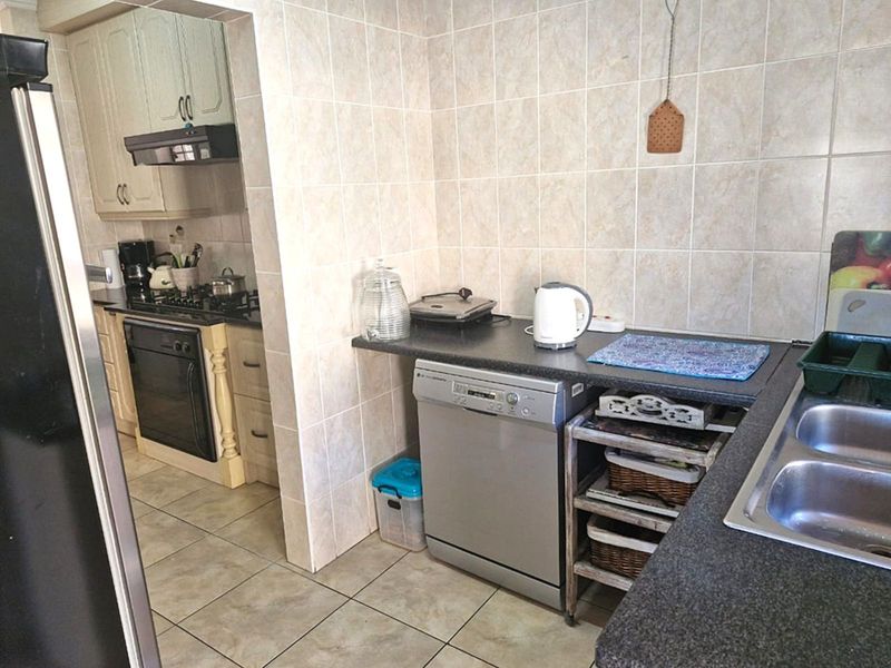 House For Sale in Reebok - Photo 10