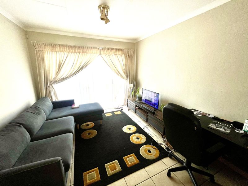 Townhouse For Sale in Heuwelsig Estate - Photo 9