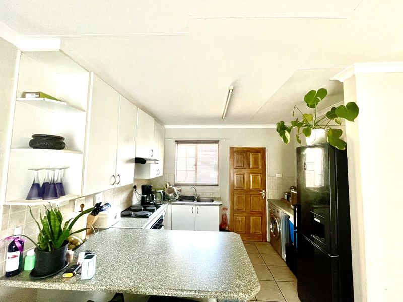 Townhouse For Sale in Heuwelsig Estate - Photo 2