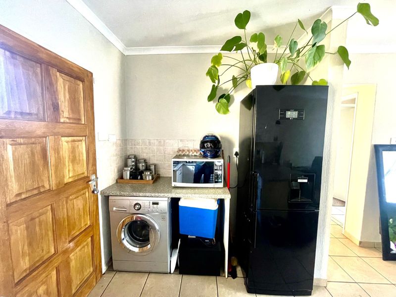 Townhouse For Sale in Heuwelsig Estate - Photo 5