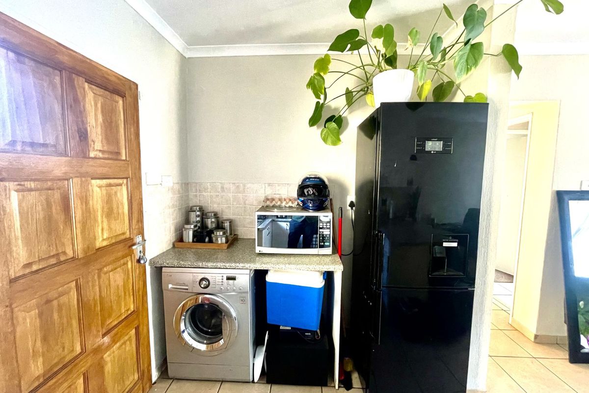 Townhouse For Sale in Heuwelsig Estate - Photo 5