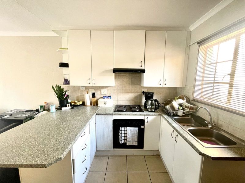 Townhouse For Sale in Heuwelsig Estate - Photo 6