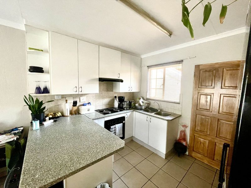 Townhouse For Sale in Heuwelsig Estate - Photo 3
