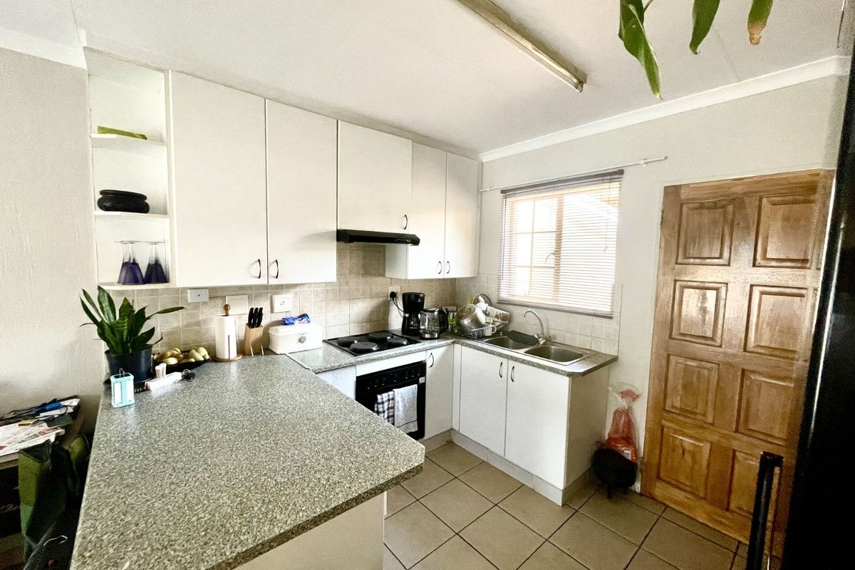 Townhouse For Sale in Heuwelsig Estate - Photo 3