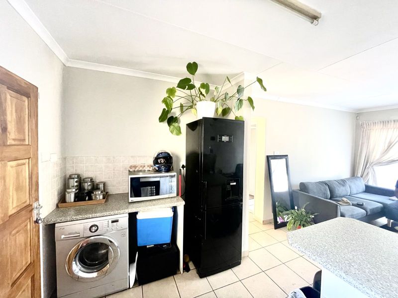 Townhouse For Sale in Heuwelsig Estate - Photo 4