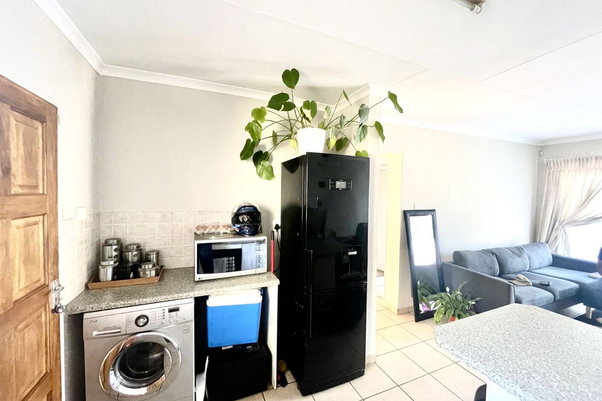 Townhouse For Sale in Heuwelsig Estate - Photo 4