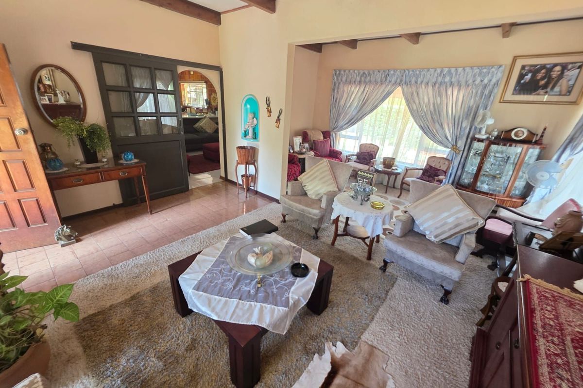 House For Sale in Hillcrest - Photo 4