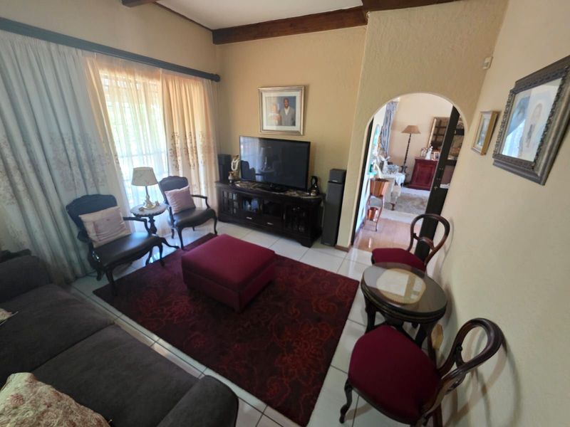 House For Sale in Hillcrest - Photo 9