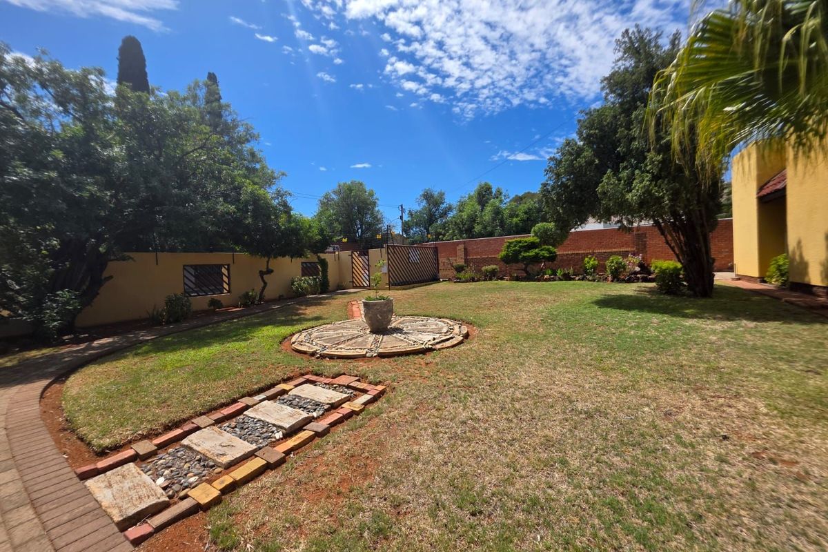 House For Sale in Hillcrest - Photo 2