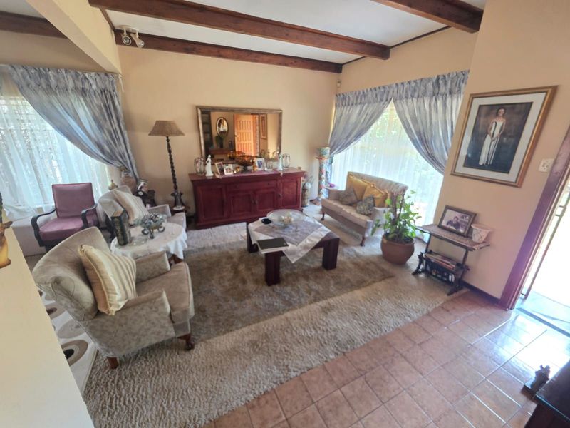 House For Sale in Hillcrest - Photo 6