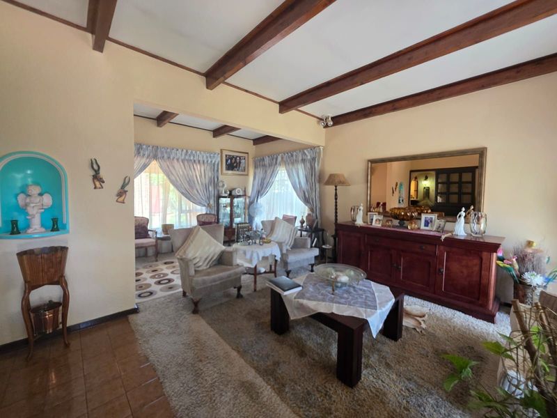 House For Sale in Hillcrest - Photo 5