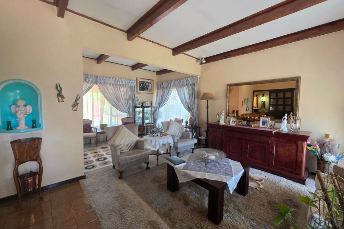 House For Sale in Hillcrest - Photo 5