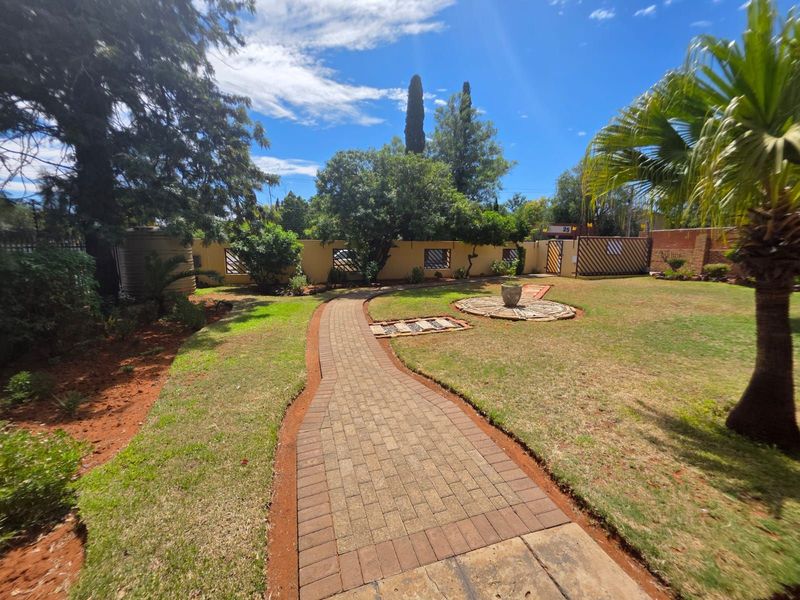 House For Sale in Hillcrest - Photo 3