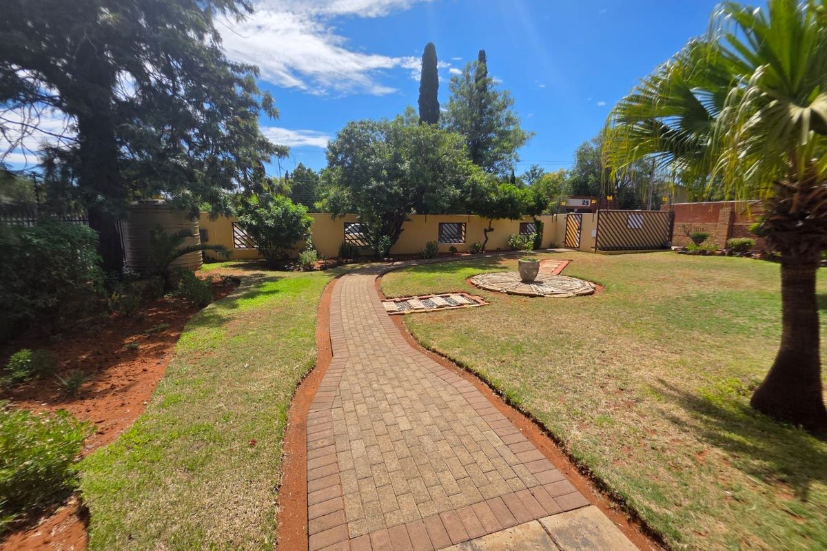 House For Sale in Hillcrest - Photo 3