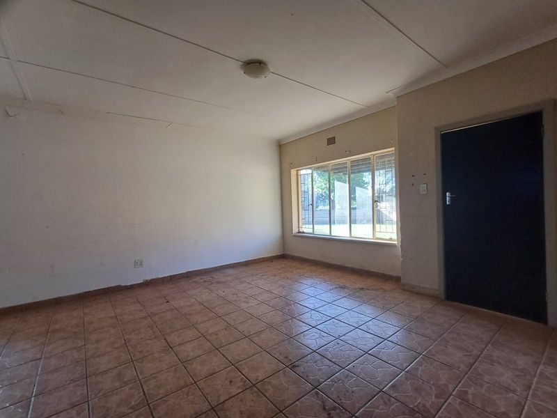 House For Sale in Stilfontein Ext 4 - Photo 2