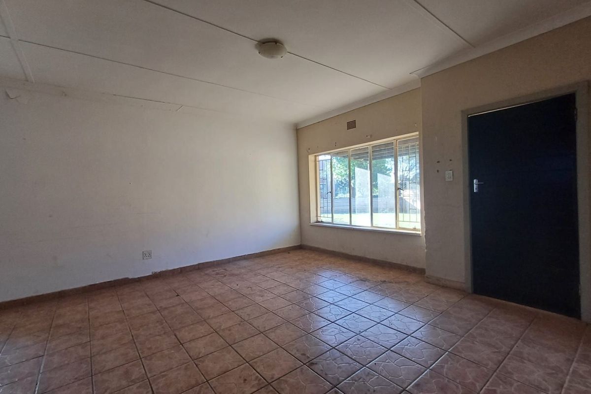 House For Sale in Stilfontein Ext 4 - Photo 2