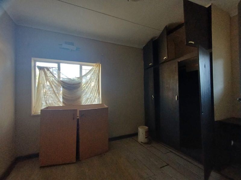 House For Sale in Stilfontein Ext 4 - Photo 4