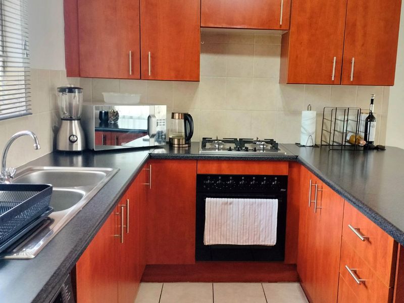 Apartment For Sale in Strubensvallei - Photo 7