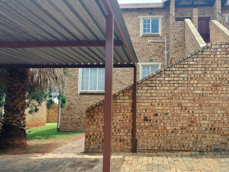 Apartment For Sale in Strubensvallei - Photo 2