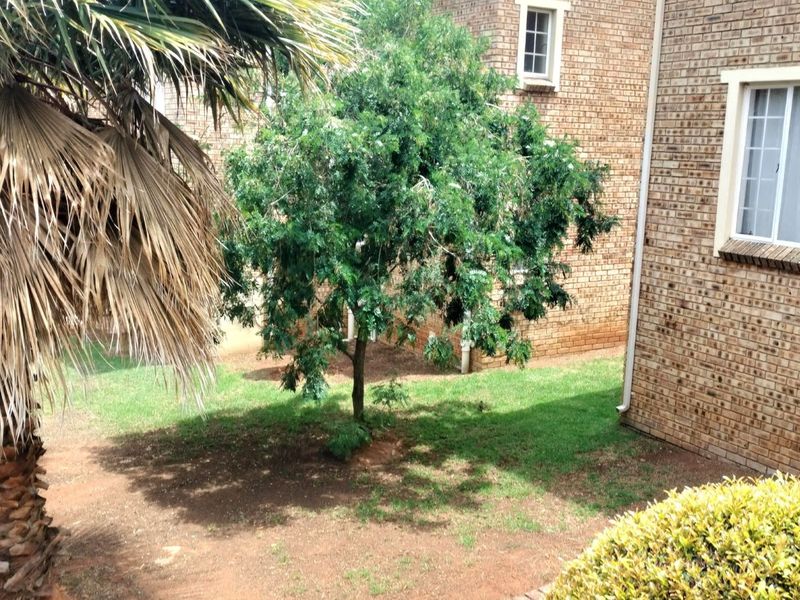 Apartment For Sale in Strubensvallei - Photo 4