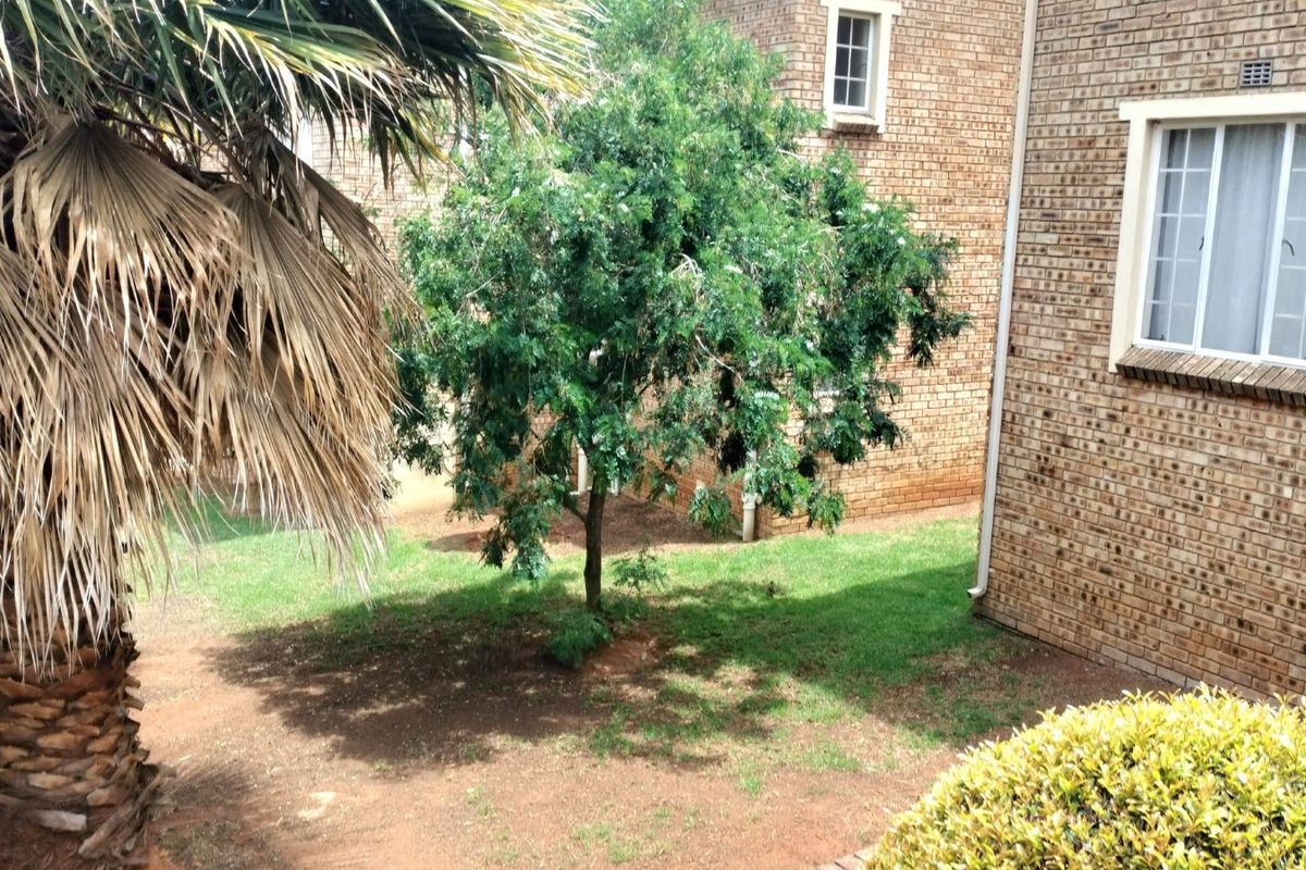 Apartment For Sale in Strubensvallei - Photo 4