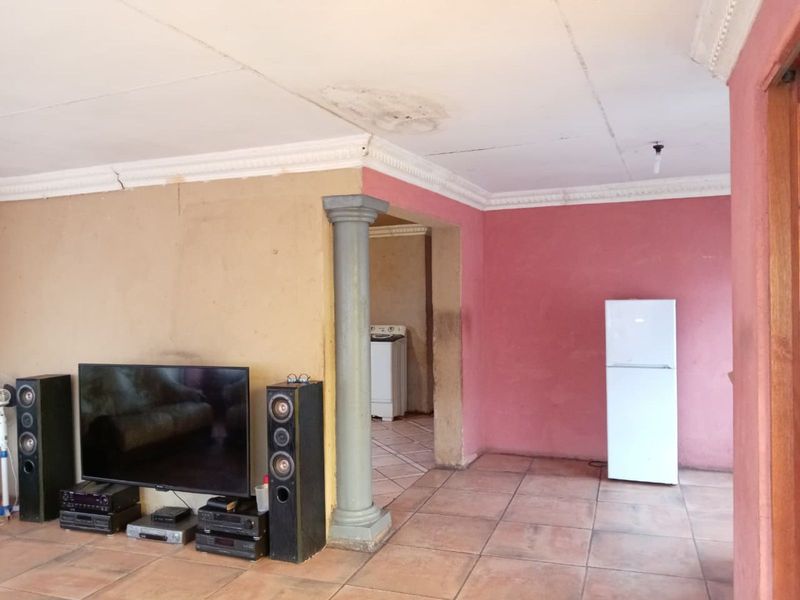 House For Sale in Mabopane Central - Photo 10