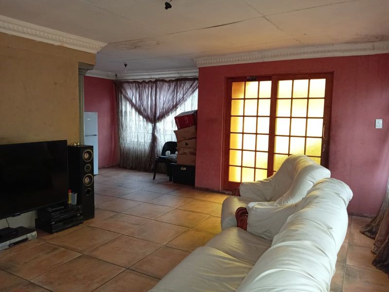 House For Sale in Mabopane Central - Photo 7
