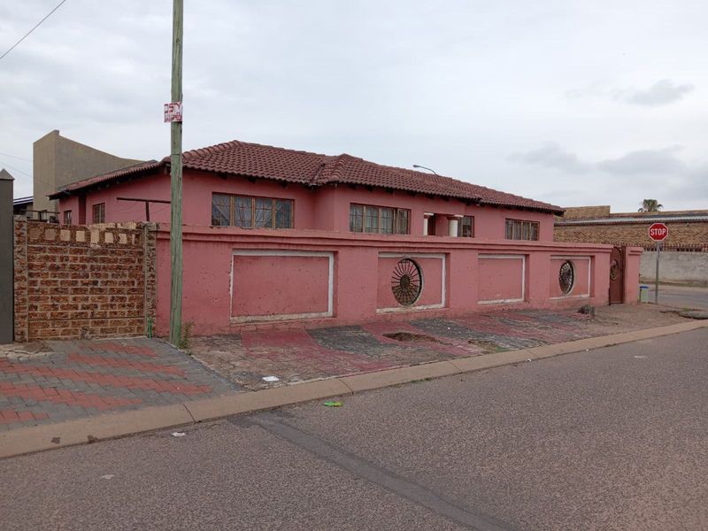 House For Sale in Mabopane Central - Photo 3