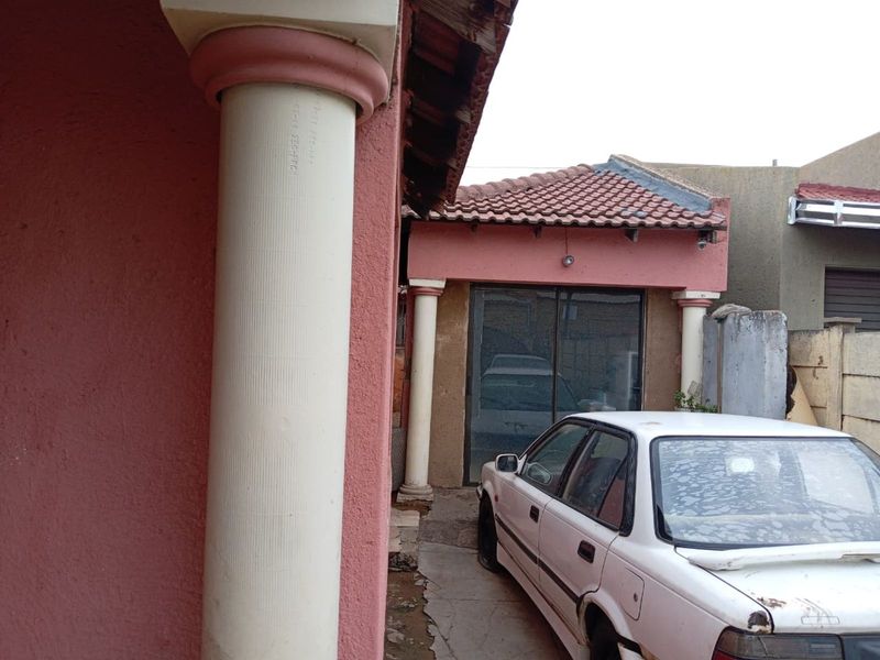 House For Sale in Mabopane Central - Photo 4