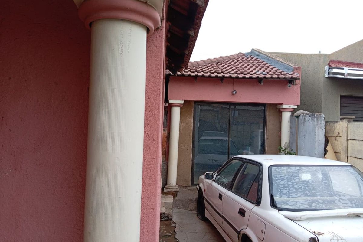 House For Sale in Mabopane Central - Photo 4