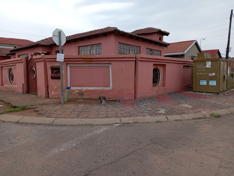 House For Sale in Mabopane Central - Photo 1