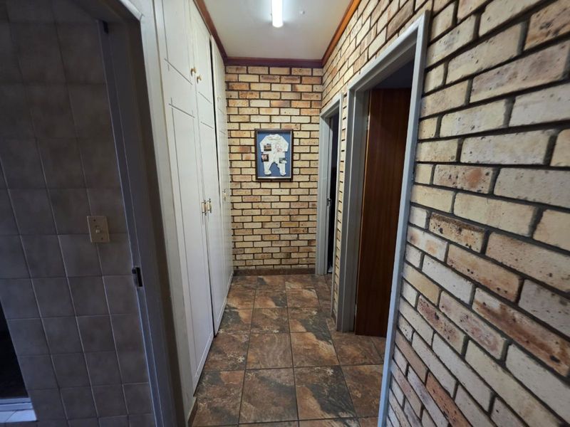 House For Sale in El Toro Park - Photo 10