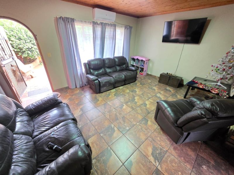House For Sale in El Toro Park - Photo 2